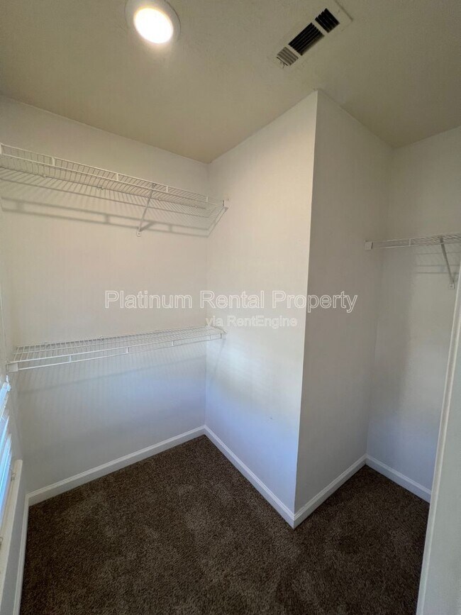 Building Photo - 1097 Yellow River Dr