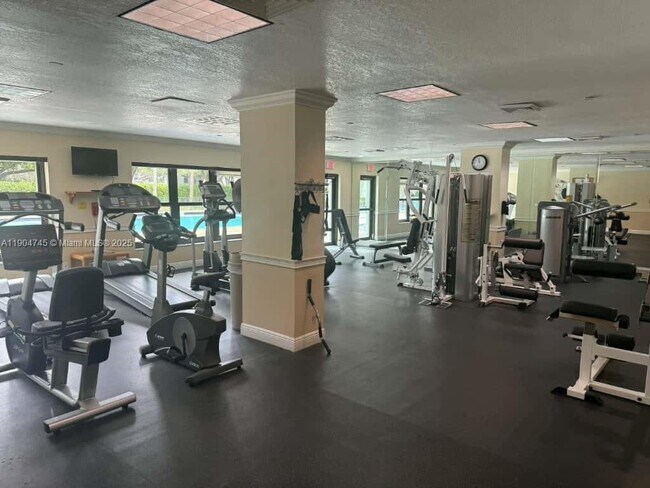 Building Photo - 3200 Port Royale Dr N