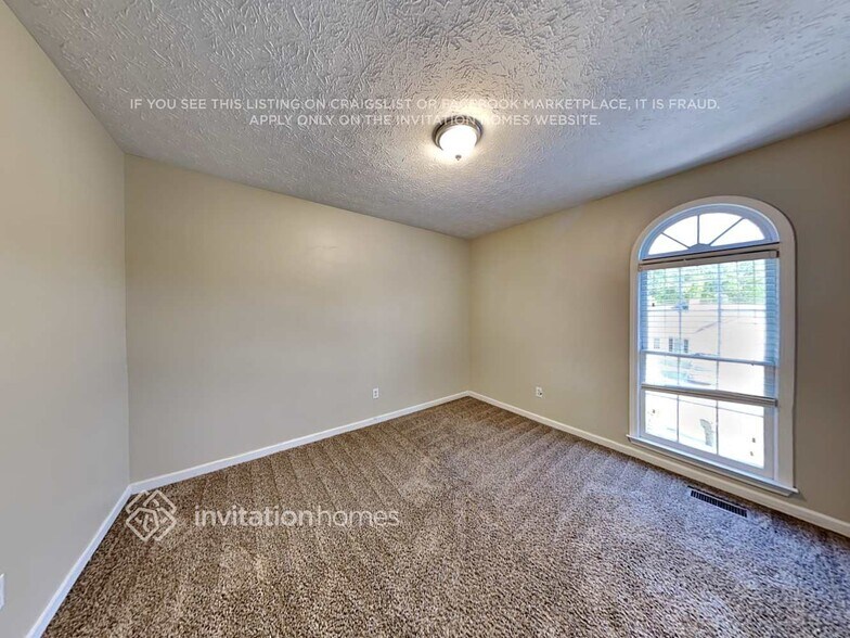 Building Photo - 980 Burning Bush Dr