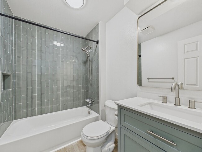 Building Photo - Gorgeous Home in Centennial!