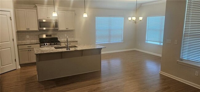 Building Photo - 302 Emerald Woods