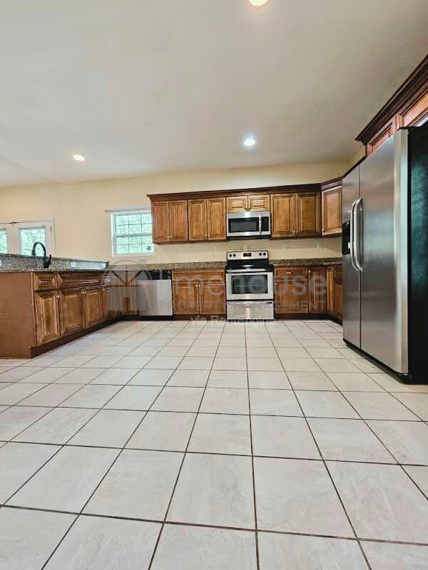 Building Photo - 1408 Colon Ave