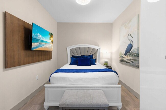 Building Photo - 111 N Ocean Dr