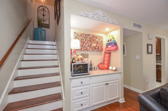 Building Photo - 10264 Briar Forest Dr