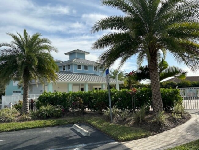 Building Photo - First Floor, Spacious Condo! Water Include...