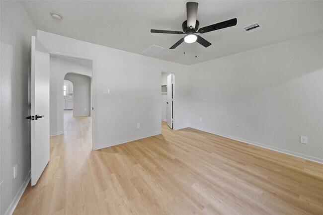 Building Photo - 5203 Panay Park Dr