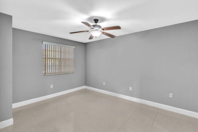 Building Photo - 2803 N Oakland Forest Dr