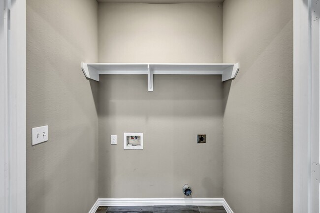 Building Photo - 11756 White Cedar St