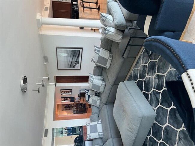 Building Photo - 20201 E Country Club Dr