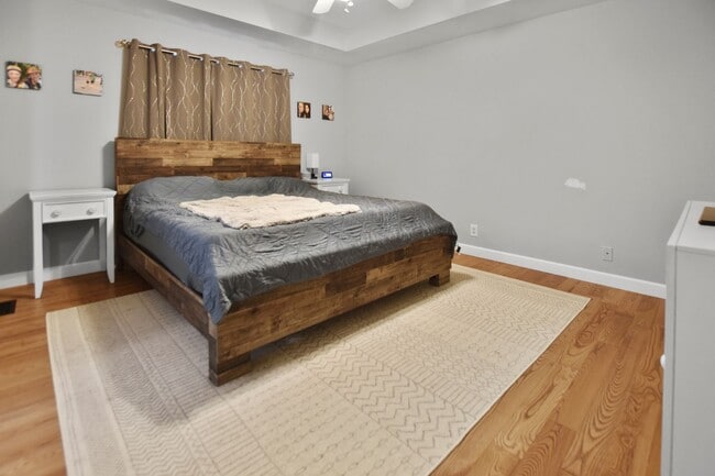Building Photo - Pet Friendly Three Bedroom with Bonus!