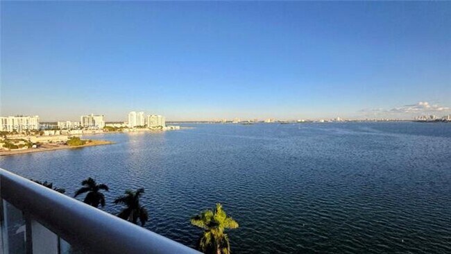 Building Photo - 1625 Kennedy Cswy