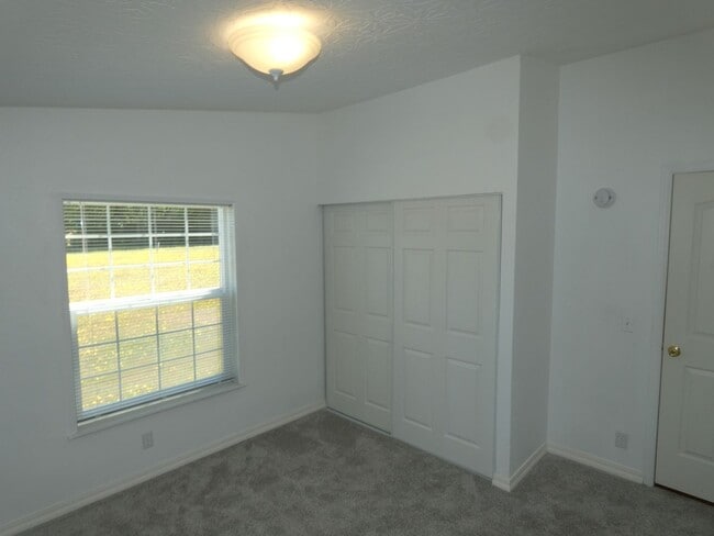 Building Photo - APPLICATION PENDING **Country Living**