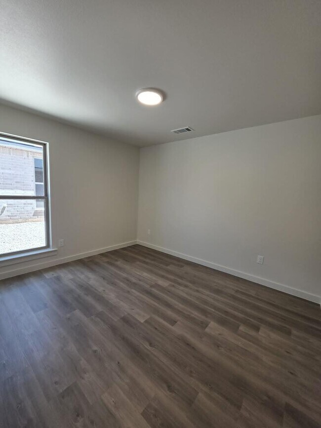 Building Photo - 908 Gold Rush Ave