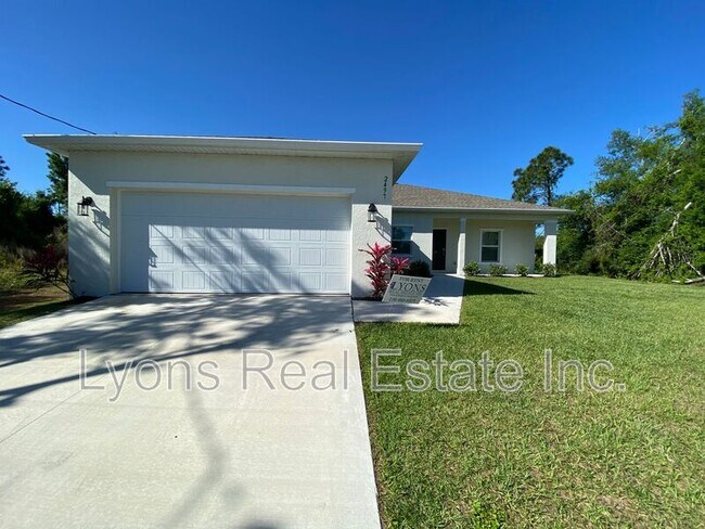 Building Photo - 2497 Cortland Ave