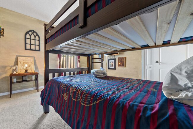 Building Photo - 453 Scrub Jay Way