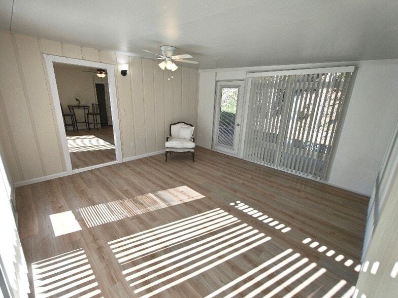 Building Photo - 955 Via Solana