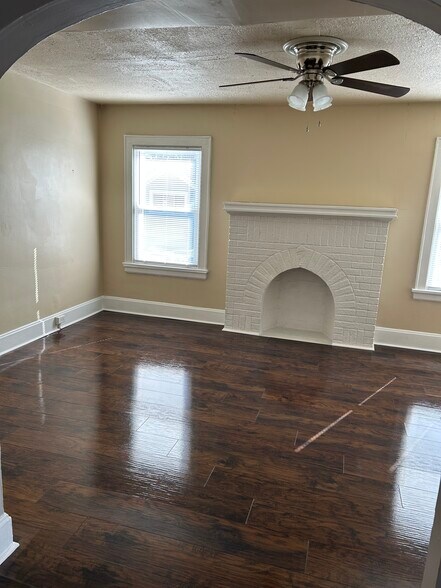 Building Photo - 1802 Lawn Ave