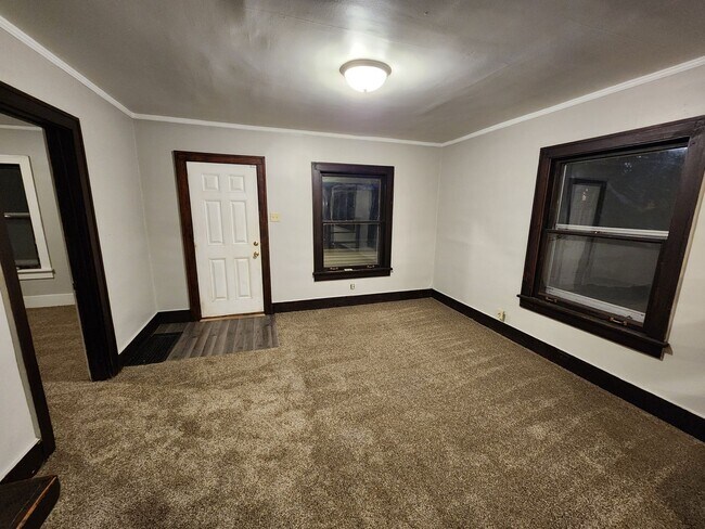 Building Photo - 4 Bedroom Home in Oak Park Area