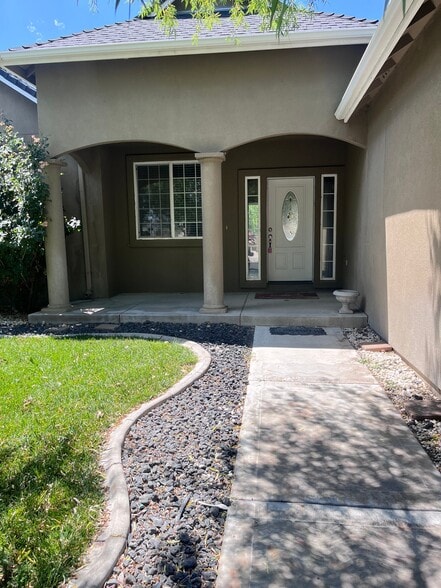 Building Photo - 103 Desert Lakes Dr