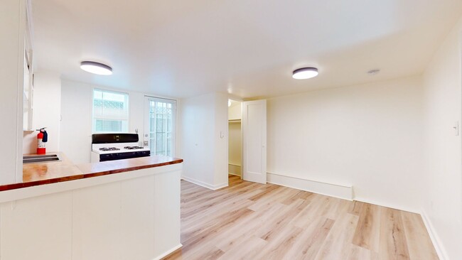 Building Photo - Fantastically Located Garden Apartment