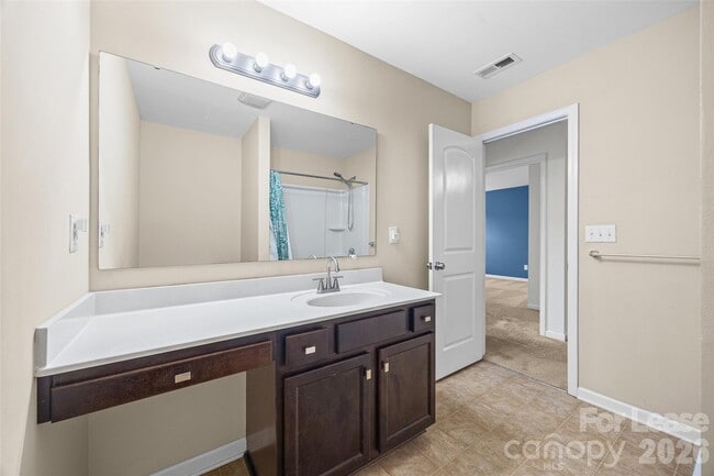 Building Photo - 872 Summerlake Dr