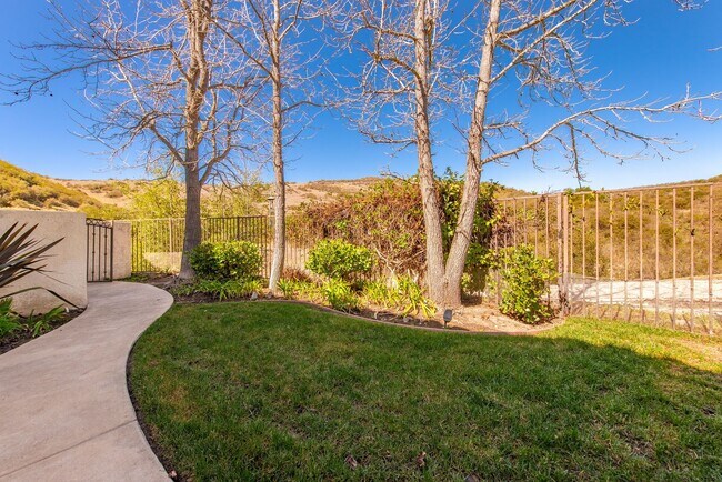Building Photo - 2663 Yellowwood Dr