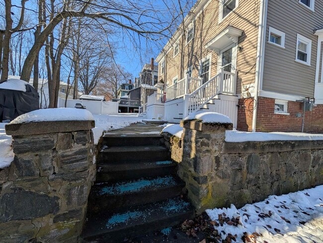 Building Photo - 204 Rockland St