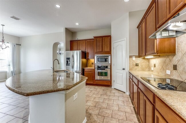 Building Photo - 14625 Riverside Dr