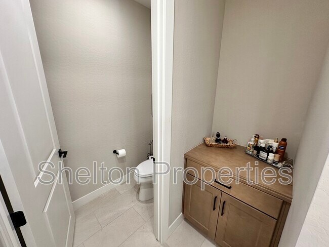 Building Photo - 11300 N Casa Dega Dr