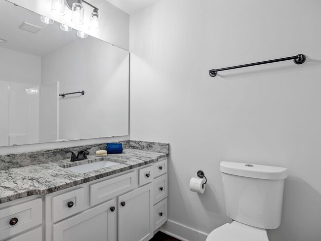 Building Photo - 3 Bed, 2.5 Bath - Lucky Penny End Unit