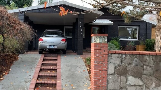 Building Photo - 4633 N Gantenbein Ave