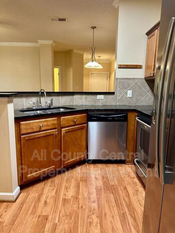 Building Photo - 208 Sterling Oaks Dr