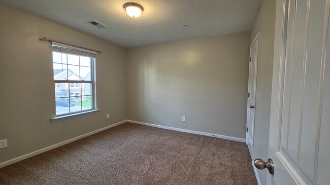 Building Photo - 147 Niblick Dr