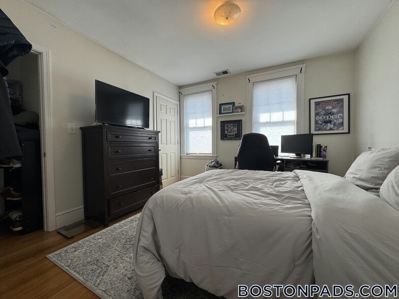 Building Photo - 138 Nonantum St