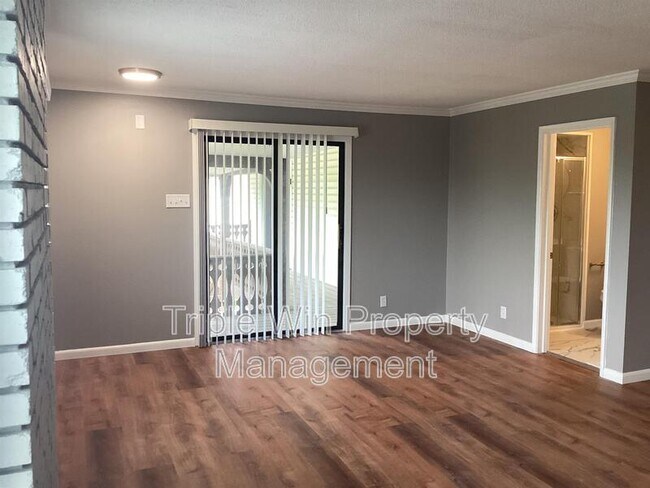 Building Photo - 563 Apex Dr