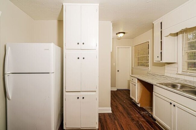 Building Photo - $1250! 3Bed/1Bath in Center Point! Available now! Free Application BLACK FRIDAY DEAL Ends 11/29!