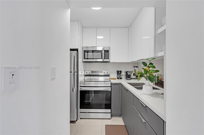 Building Photo - 800 West Ave