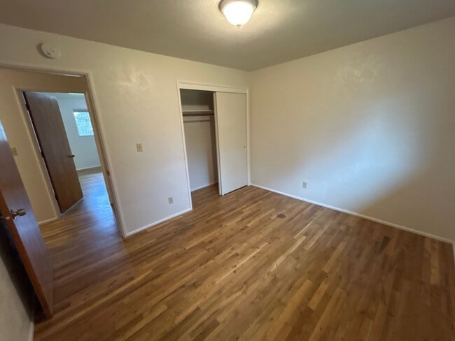 Building Photo - HALF OFF FEBRUARY RENT! 3 Bedroom 1.5 Bath in Desirable NW Corvallis