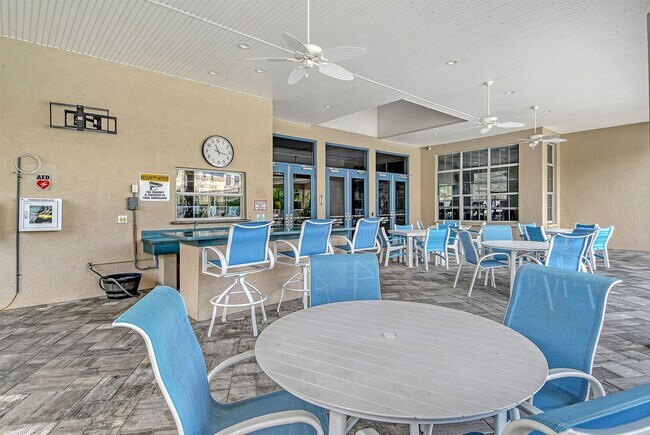 Building Photo - Spacious 3 bedroom, 2 bath condo with a lake view in Palmer Ranch