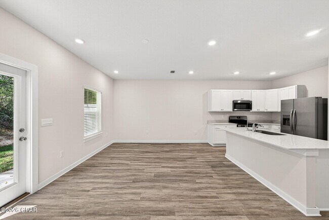 Building Photo - 41 S Main Deck Dr