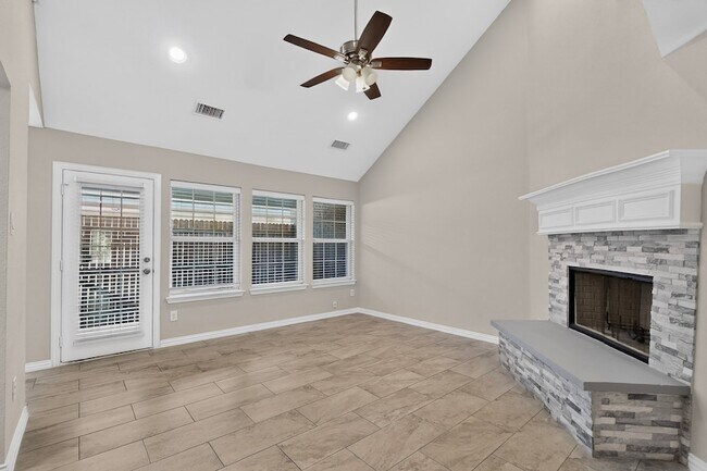 Building Photo - 829 Summercreek Dr