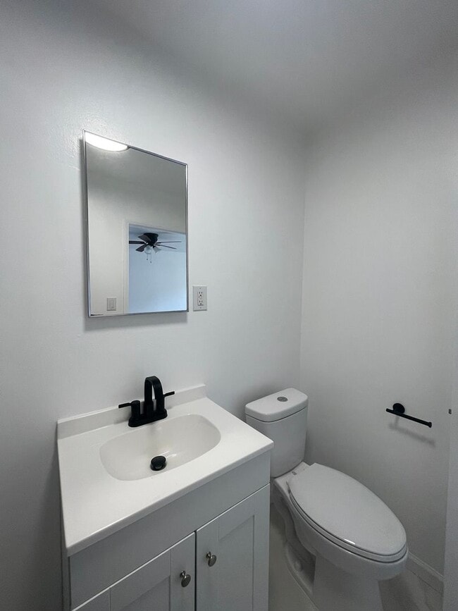 Building Photo - Freshly Renovated Studio with Yard & Mount...