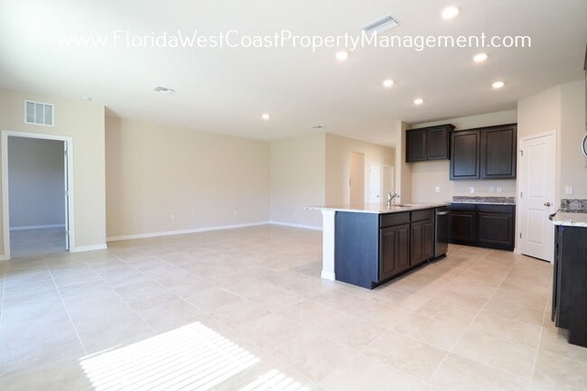Building Photo - 16465 Woodside Gln