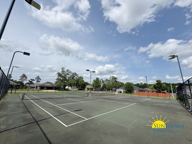 Building Photo - Spacious 4 Bedroom Home in Crestview’s Brooke Estates!