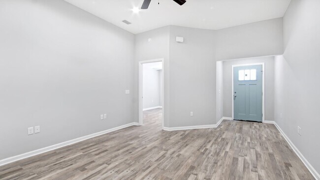 Building Photo - 2742 Largo Ave