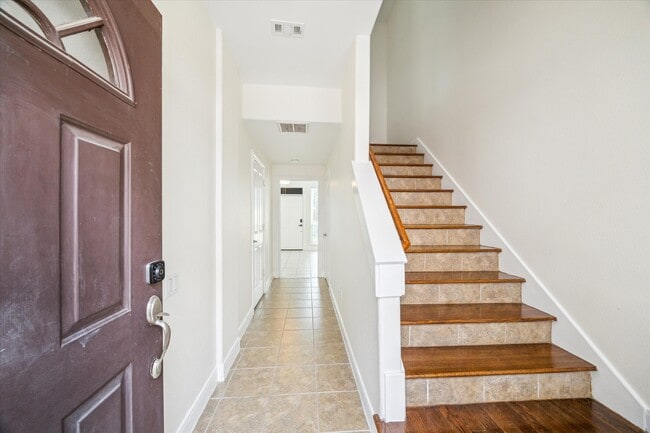 Building Photo - 2402 Calumet St