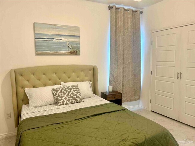 Building Photo - 21 S 42nd St