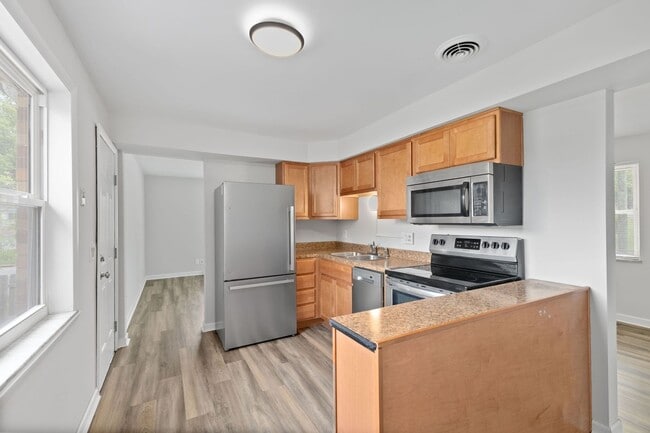 Building Photo - COLLEGE HILL- amazing 3 bedroom, 1.5 bathr...