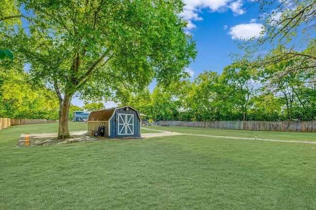 Building Photo - 562 Neelys Bend Rd