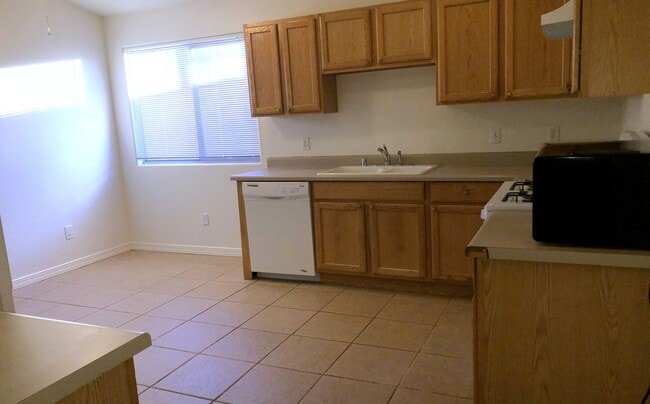 Building Photo - Charming 3+2 home in the heart of Kingman!